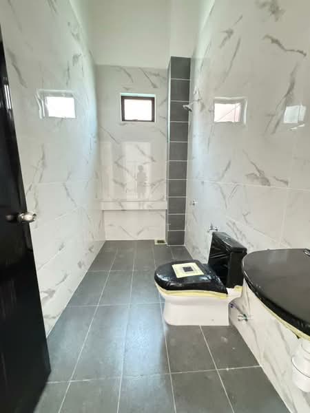 Semi-Detached House for Sale in Bandar Putra (Kulai) - Win Tan - Bathroom - PropertyGuru.com.my