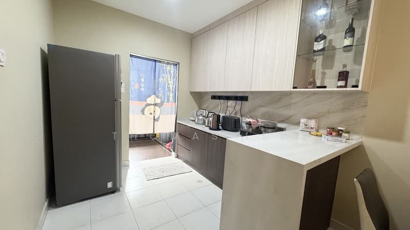 2-storey Terraced House for Sale in Taman Mount Austin (Tebrau) - Thomas Lee - Kitchen - PropertyGuru.com.my