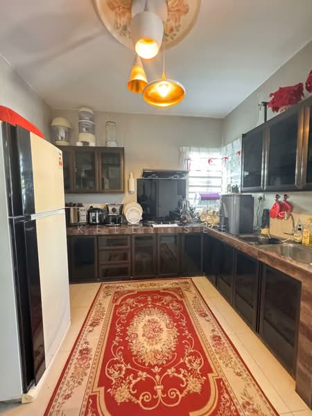 Rumah Banglo untuk Dijual di Bandar Springhill (Jimah) - Kelly See - Kitchen - PropertyGuru.com.my