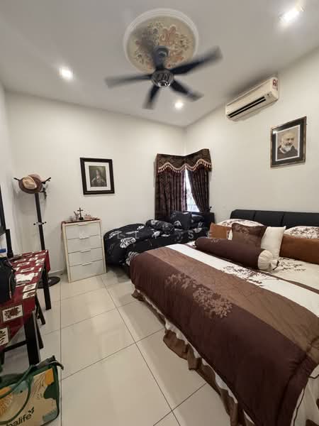 Rumah Banglo untuk Dijual di Bandar Springhill (Jimah) - Kelly See - 3rd room - PropertyGuru.com.my