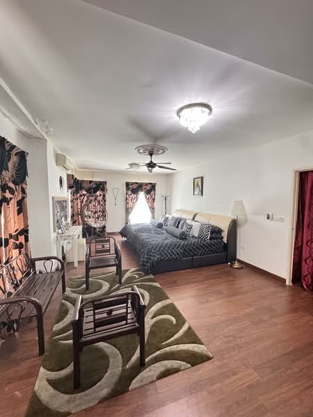 Rumah Banglo untuk Dijual di Bandar Springhill (Jimah) - Kelly See - Master room - PropertyGuru.com.my