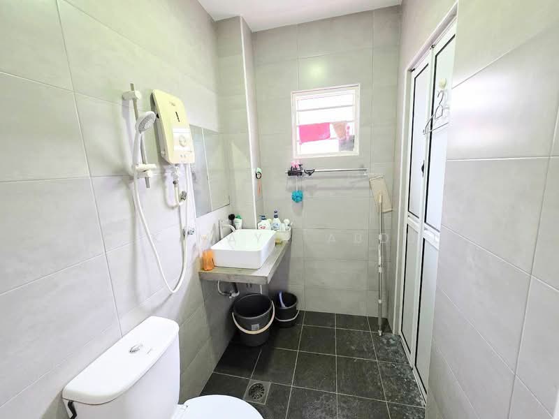 Seksyen 23 untuk Untuk Dijual - RM 675,000, Apr 2026 - Bathroom - PropertyGuru.com.my