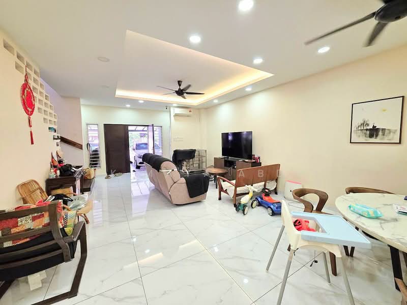 Seksyen 23 untuk Untuk Dijual - RM 675,000, Apr 2026 - Living Room - PropertyGuru.com.my
