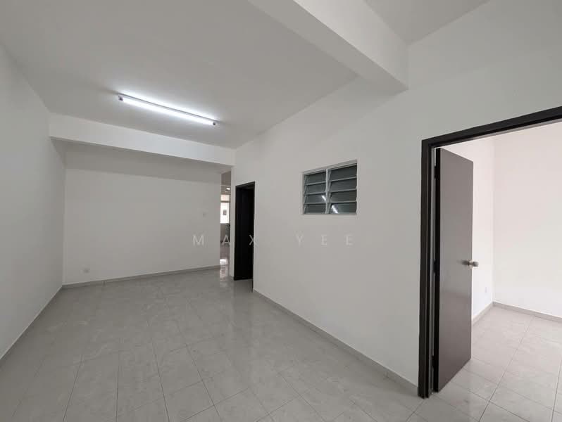 Townhouse for Rent in Kelapa Sawit (Kulai) - Max Yee - Living Room - PropertyGuru.com.my