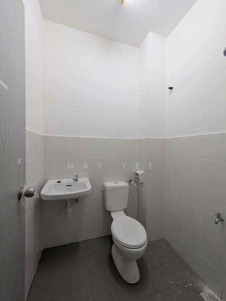 Townhouse for Rent in Kelapa Sawit (Kulai) - Max Yee - Bathroom - PropertyGuru.com.my