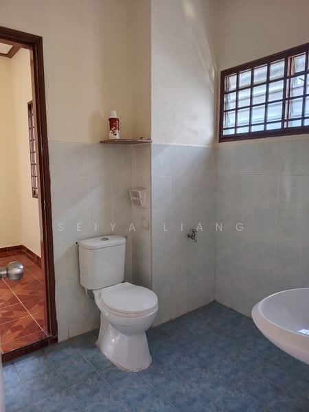 2-storey Terraced House for Rent in Permas Jaya (Johor) - Seiya Liang - Bathroom - PropertyGuru.com.my