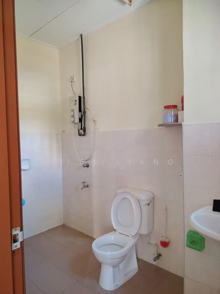 2-storey Terraced House for Rent in Permas Jaya (Johor) - Seiya Liang - Bathroom - PropertyGuru.com.my