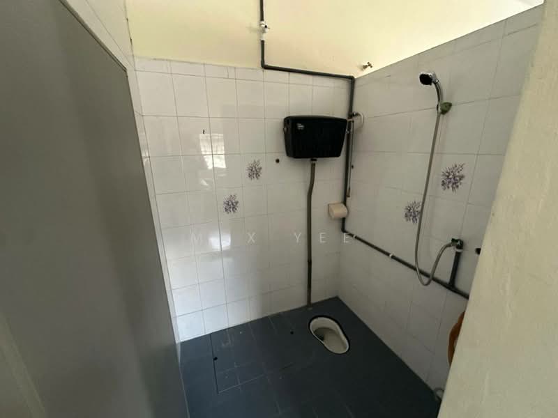 Rumah Teres 1 Tingkat untuk Disewa di Taman Putri Kulai (Kulai) - Max Yee - Bathroom - PropertyGuru.com.my