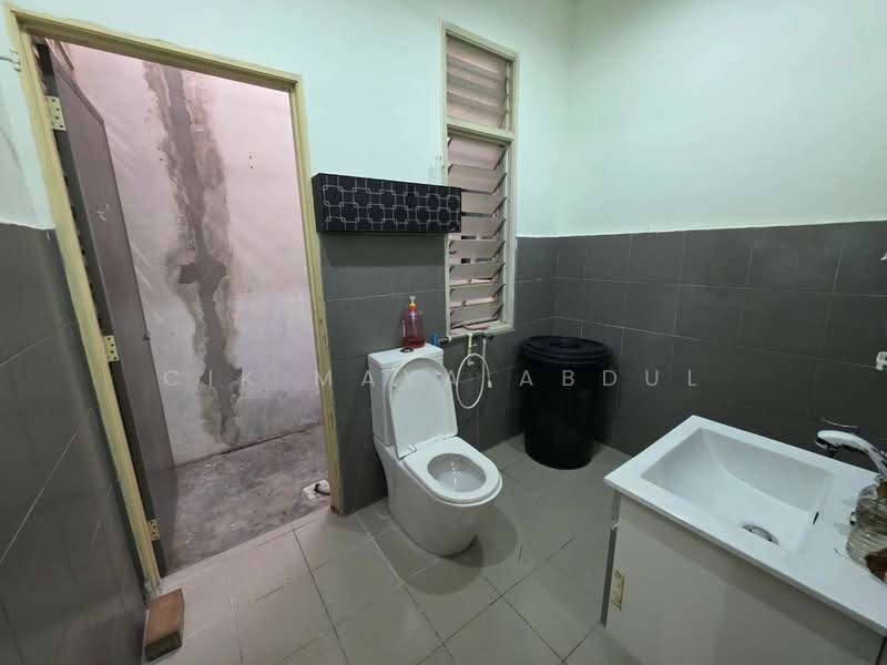 Terraced House for Sale in Jenjarom (Selangor) - Cik Maya Abdul - Bathroom - PropertyGuru.com.my