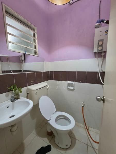 Terraced House for Sale in Jenjarom (Selangor) - Cik Maya Abdul - Bathroom - PropertyGuru.com.my