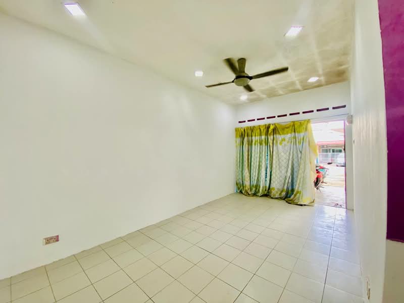 1-storey Terraced House for Sale in Kampung Batu 9 Kebun Baru (Telok Panglima Garang) - Norfaizah Ahmad - Living Room - PropertyGuru.com.my