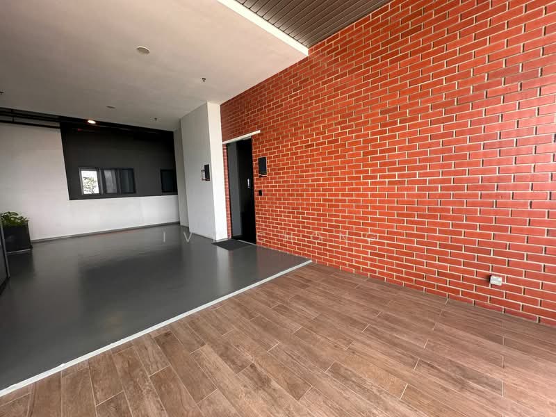 Office for Rent in Bandar Puteri Puchong (Puchong) - Ivy Chong - Entrance - PropertyGuru.com.my