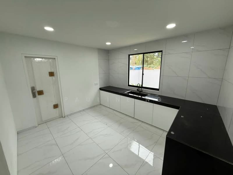 2-storey Terraced House for Sale in Taman Mount Austin (Tebrau) - Pauline Ng - Kitchen - PropertyGuru.com.my