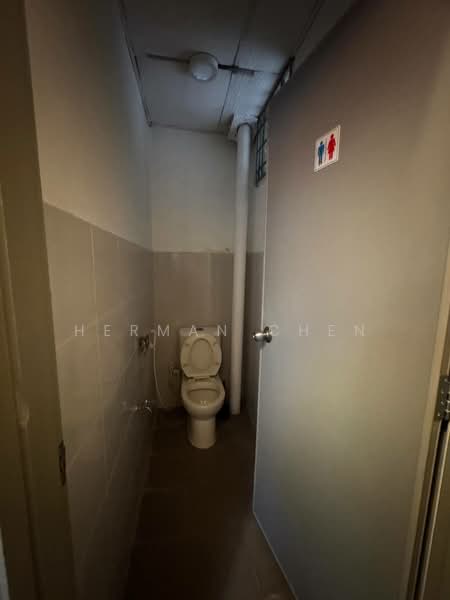 Shop for Rent in Taman Mount Austin (Tebrau) - Herman Chen - Bathroom - PropertyGuru.com.my