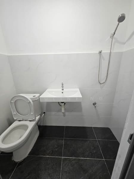 Taman Tiram Jaya untuk Untuk Dijual - RM 368,000, Apr 2026 - Bathroom - PropertyGuru.com.my