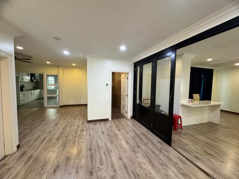 Semi-Detached House for Sale in Sultan Abdul Aziz Shah Golf & Country Club (Shah Alam) - Adaw Zain - Kitchen - PropertyGuru.com.my