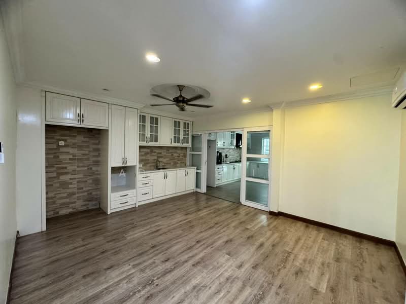 Semi-Detached House for Sale in Sultan Abdul Aziz Shah Golf & Country Club (Shah Alam) - Adaw Zain - Kitchen - PropertyGuru.com.my