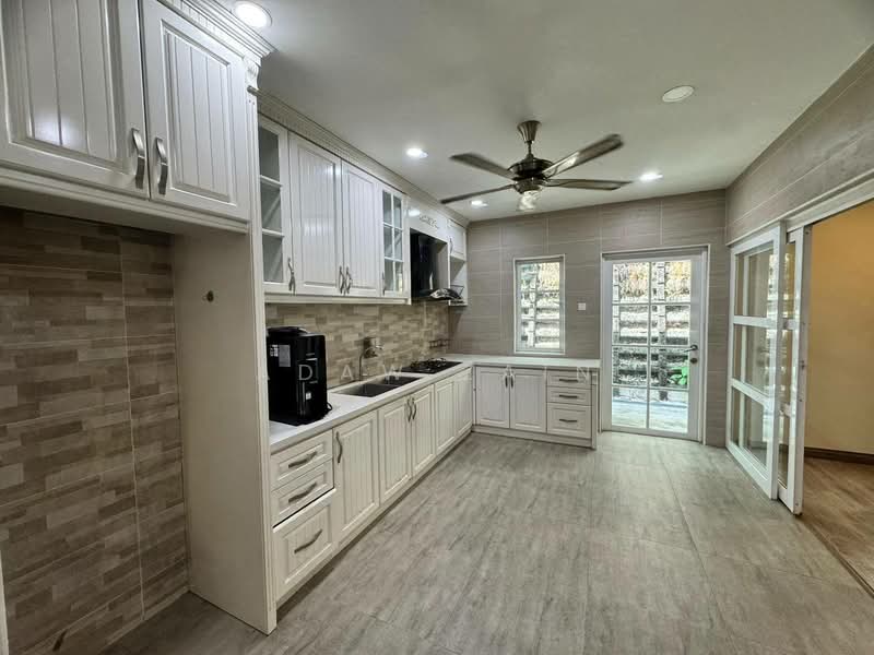Semi-Detached House for Sale in Sultan Abdul Aziz Shah Golf & Country Club (Shah Alam) - Adaw Zain - Kitchen - PropertyGuru.com.my