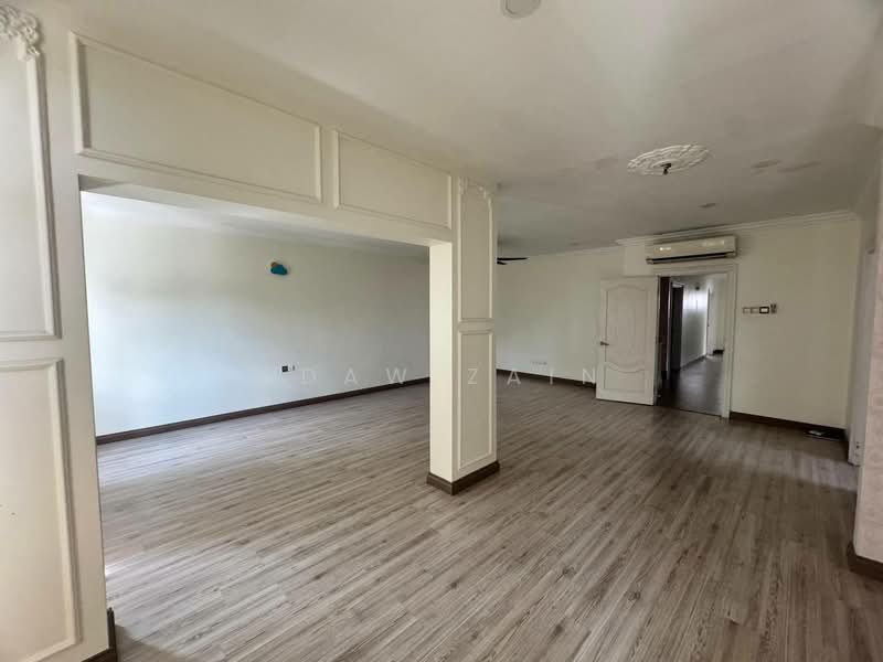 Semi-Detached House for Sale in Sultan Abdul Aziz Shah Golf & Country Club (Shah Alam) - Adaw Zain - Living Room - PropertyGuru.com.my