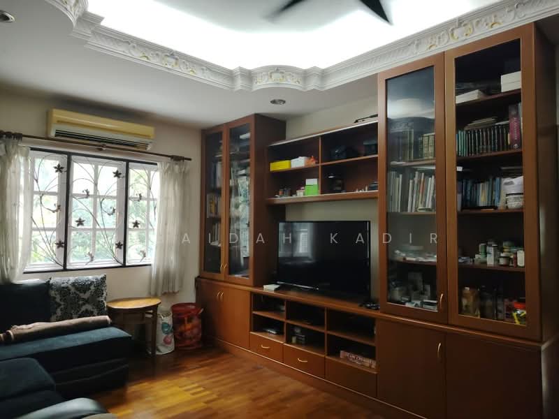 Rumah Berkembar untuk Dijual di Kota Damansara (Selangor) - Zubaidah Kadir - Living Room - PropertyGuru.com.my
