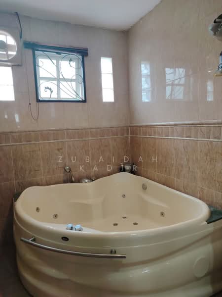 Rumah Berkembar untuk Dijual di Kota Damansara (Selangor) - Zubaidah Kadir - Bathroom - PropertyGuru.com.my
