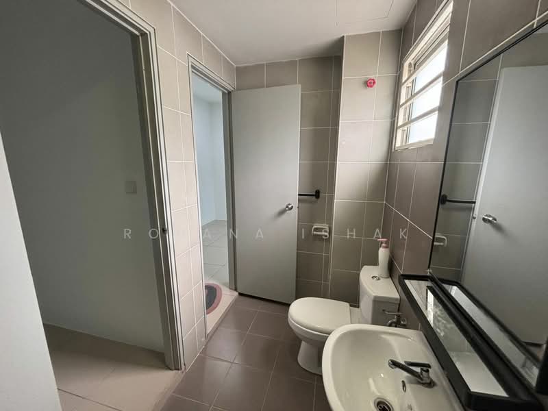 Rumah Teres untuk Disewa di Kuala Selangor (Selangor) - Rohana Ishak - Bathroom - PropertyGuru.com.my