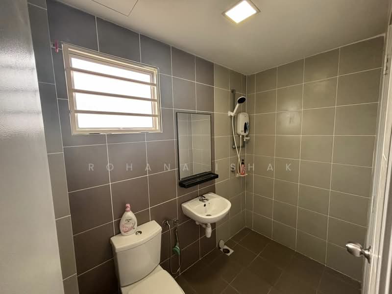Rumah Teres untuk Disewa di Kuala Selangor (Selangor) - Rohana Ishak - Bathroom - PropertyGuru.com.my