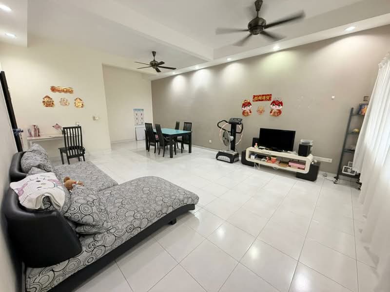 2-storey Terraced House for Sale in Taman Setia Indah (Tebrau) - Daniel Yong - Living Room - PropertyGuru.com.my
