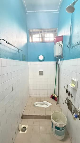 Taman Molek untuk Untuk Dijual - RM 900,000, Apr 2026 - Bathroom - PropertyGuru.com.my
