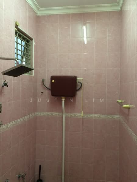 2-storey Terraced House for Sale in Bandar Putra Permai (Seri Kembangan) - Justin Lim - Bathroom - PropertyGuru.com.my