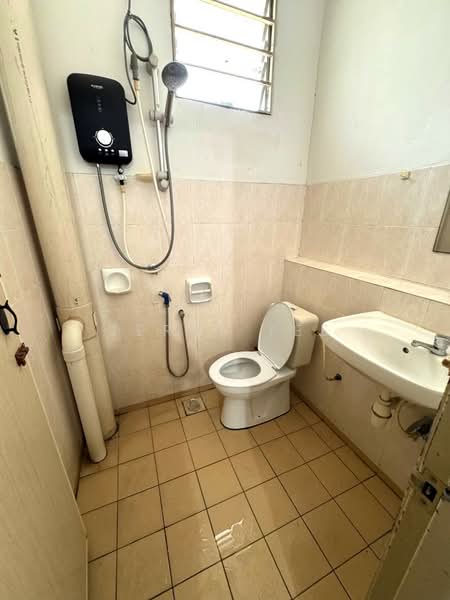 Apartment for Rent at Mutiara Perdana (Mutiara Court) - Terry Yee - Bathroom - PropertyGuru.com.my