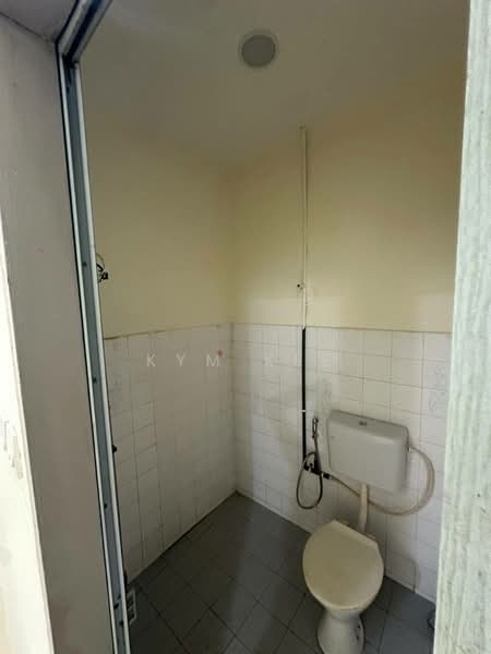 1-storey Terraced House for Rent in Johor Bahru (Johor) - Kym Kee - Bathroom - PropertyGuru.com.my