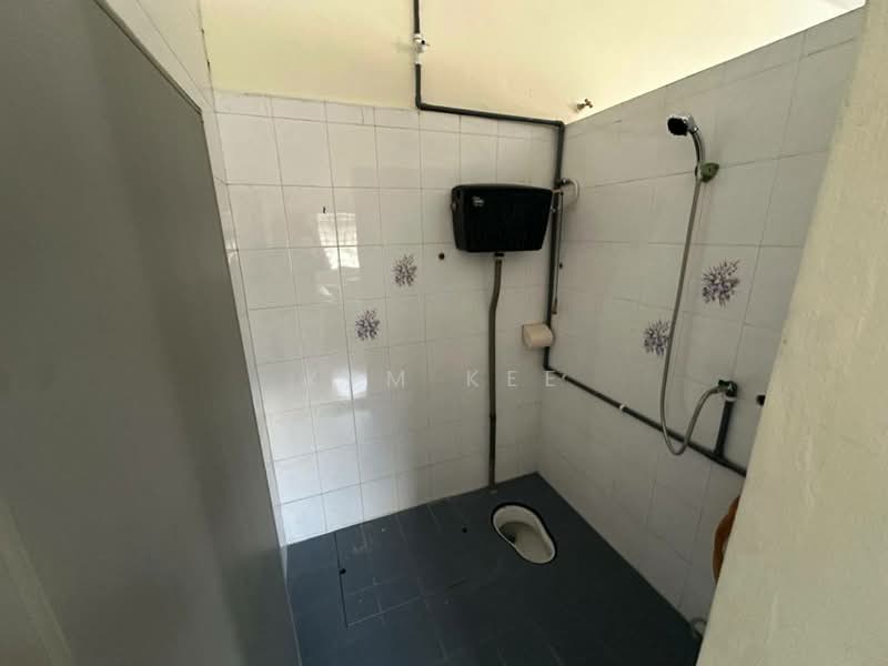 Rumah Teres 1 Tingkat untuk Disewa di Taman Putri Kulai (Kulai) - Kym Kee - Bathroom - PropertyGuru.com.my