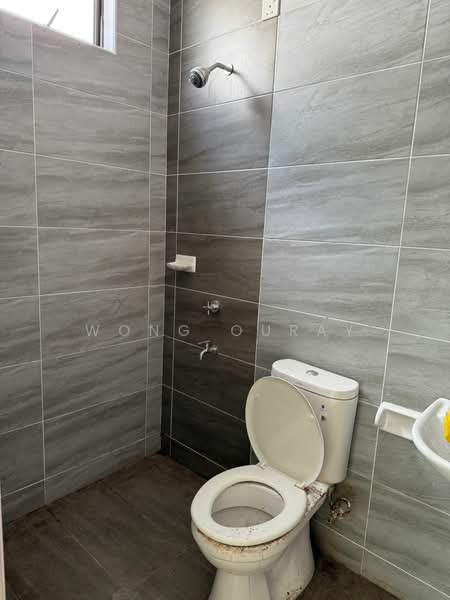 2-storey Terraced House for Sale in Taman Bestari Indah (Ulu Tiram) - Wong Ouray - Bathroom - PropertyGuru.com.my