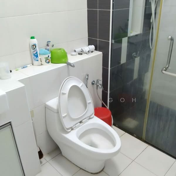 Service Residence for Rent at D'Ambience Residences (Pangsapuri Ikatan Flora) - Jensen Goh - Bathroom - PropertyGuru.com.my
