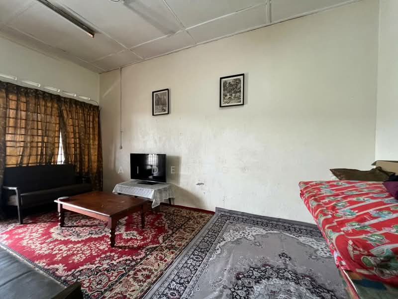 1-storey Terraced House for Sale in Taman Universiti (Skudai) - Aiden Goh - Living Room - PropertyGuru.com.my