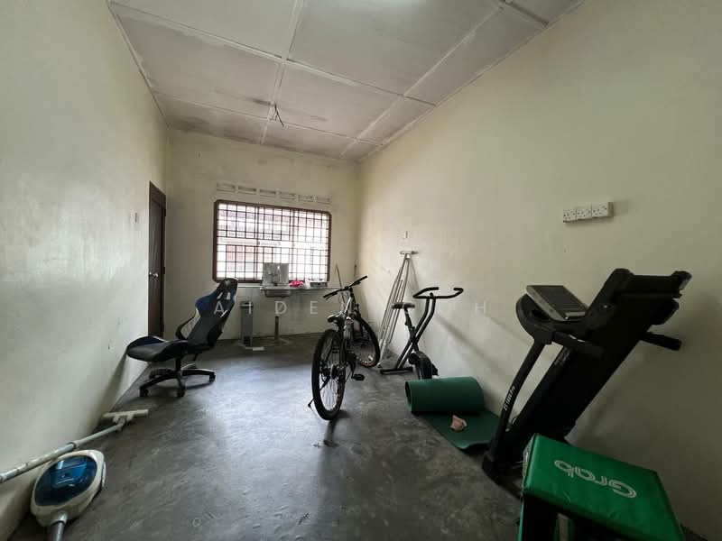 1-storey Terraced House for Sale in Taman Universiti (Skudai) - Aiden Goh - Gym - PropertyGuru.com.my