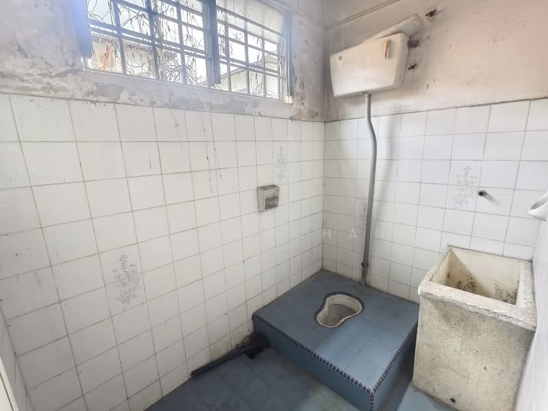 2-storey Terraced House for Sale in Taman Sungai Besi Indah (Seri Kembangan) - Hetha Chan - Bathroom - PropertyGuru.com.my