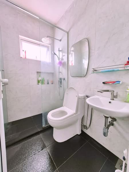 Bungalow for Sale in Seksyen 8 (Shah Alam) - Khairul Syafiq - Bathroom - PropertyGuru.com.my