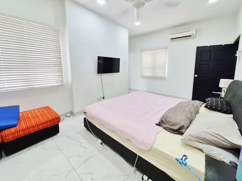 Bungalow for Sale in Seksyen 8 (Shah Alam) - Khairul Syafiq - Bedroom - PropertyGuru.com.my