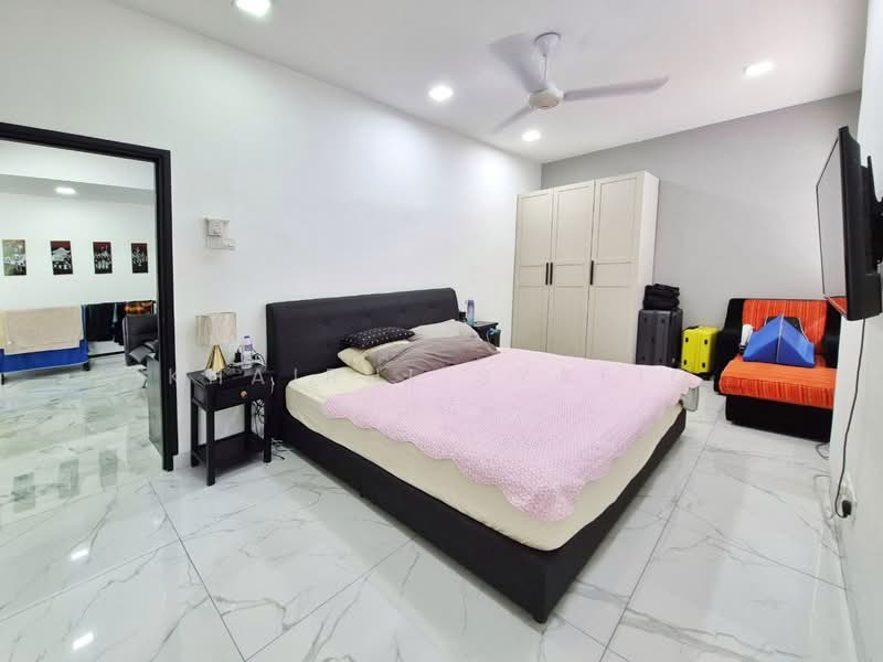 Bungalow for Sale in Seksyen 8 (Shah Alam) - Khairul Syafiq - Bedroom - PropertyGuru.com.my