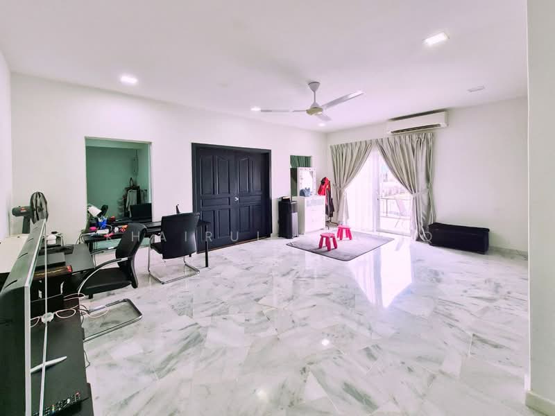 Bungalow for Sale in Seksyen 8 (Shah Alam) - Khairul Syafiq - Living Room - PropertyGuru.com.my