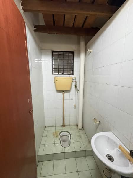 Shop / Office for Rent in Kapar (Selangor) - Jack Khor Phor Jiing - Bathroom - PropertyGuru.com.my