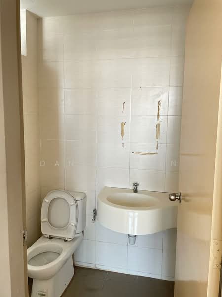 Service Residence for Sale at Platinum Lake PV 21 - Daniel Chin - Bathroom - PropertyGuru.com.my