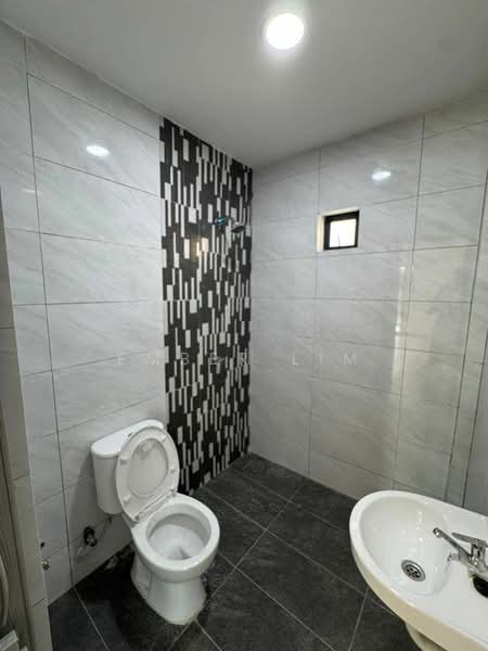 Jalan Yusof Taha 5 untuk Untuk Dijual - RM 1,180,000, Apr 2026 - Bathroom - PropertyGuru.com.my