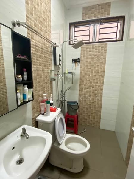 1.5-storey Terraced House for Sale in Taman Pelangi Indah (Ulu Tiram) - Agnes Boo - Bathroom - PropertyGuru.com.my