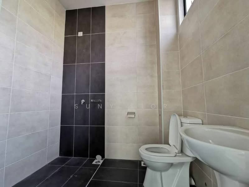Cluster House for Sale in Taman Mutiara Mas (Skudai) - Suny Sior - Bathroom - PropertyGuru.com.my