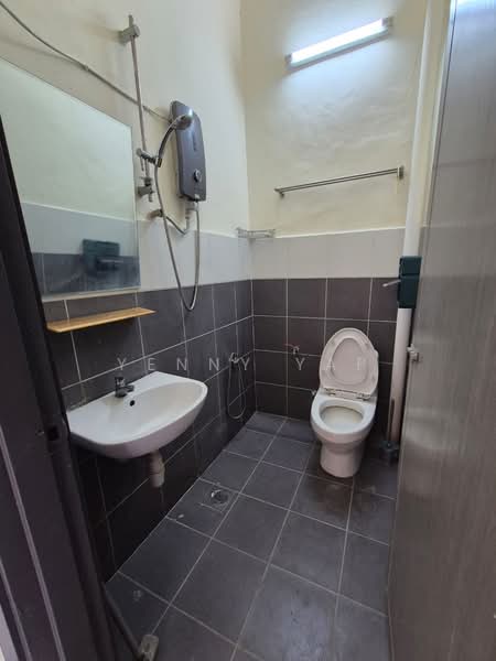 Bandar Sri Damansara untuk Untuk Disewa - RM 1,800 /bulan, Apr 2026 - Bathroom - PropertyGuru.com.my