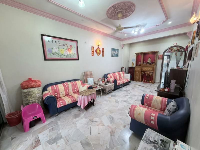 1-storey Terraced House for Sale in Skudai (Johor) - Annie Low - Living Room - PropertyGuru.com.my