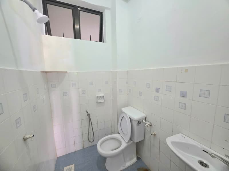 2-storey Terraced House for Sale in Taman Polo Indera Mahkota 6 (Kuantan) - Mohammad Azizi - Bathroom - PropertyGuru.com.my
